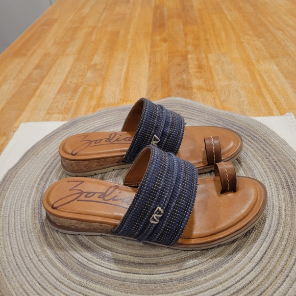 🔵EUC~ ZODIAC TOE LOOP SANDAL - Picture 2 of 5
